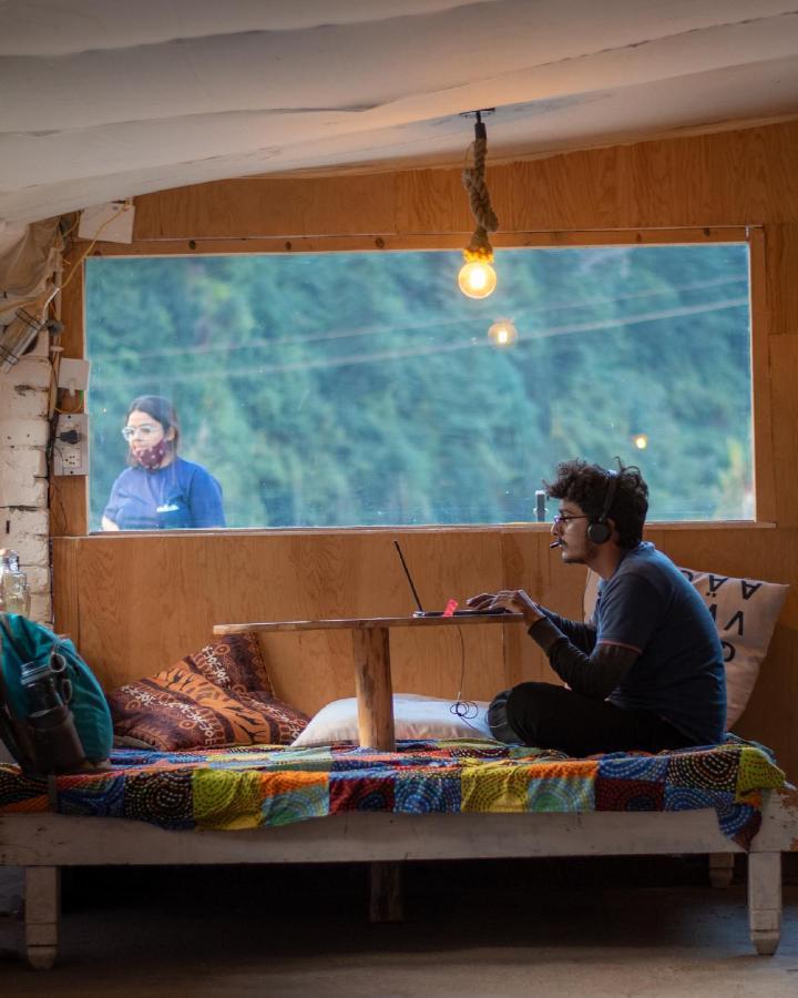 Young Monk Hostel & Cafe Old Manali Zewnętrze zdjęcie